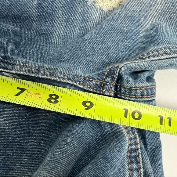 NWT HOT KISS Women’s Jean Shorts Distressed Size 3 Ripped/Torn Medium Wash - Picture 9 of 11